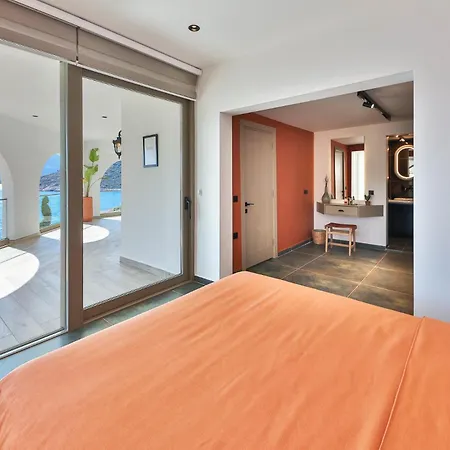 Newly Renovated 30 Metres From The Villa *