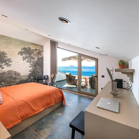 Newly Renovated 30 Metres From The Villa *