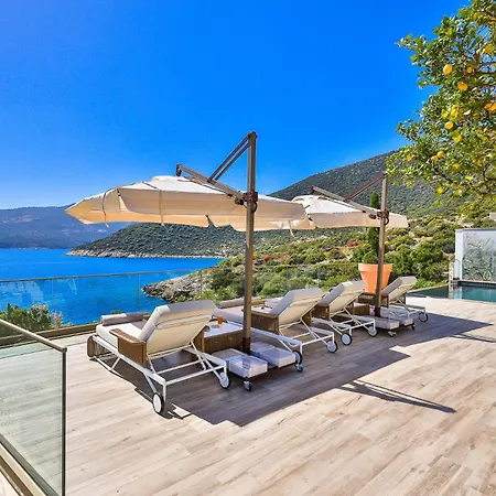 Newly Renovated 30 Metres From The * Kalkan