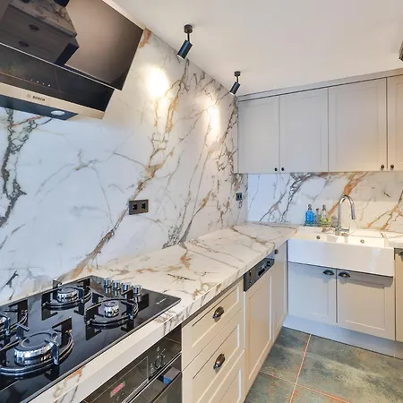 Newly Renovated 30 Metres From The Villa *